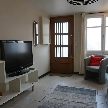 Le 100 Apartment *